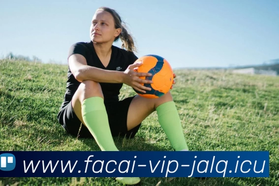 足球巨星与儿子温馨合影展现父子情深瞬间引发网友热议